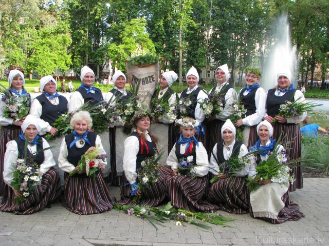 Sieviešu koris "Taunadze" Latgales Dziesmu svētkos 2010.gada jūnijā